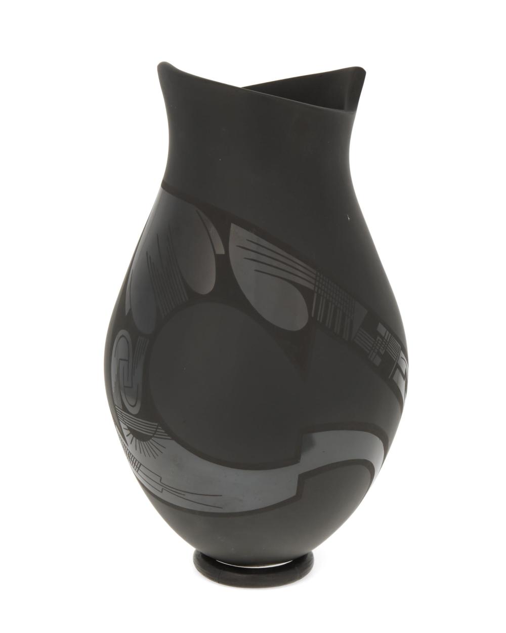 A MATA ORTIZ BLACKWARE POTTERY 34415e