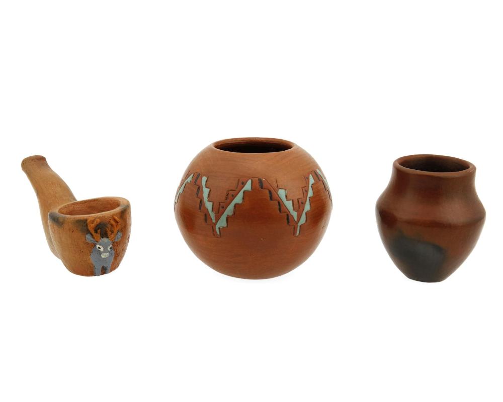 THREE NAVAJO POTTERY ITEMSThree 34426e