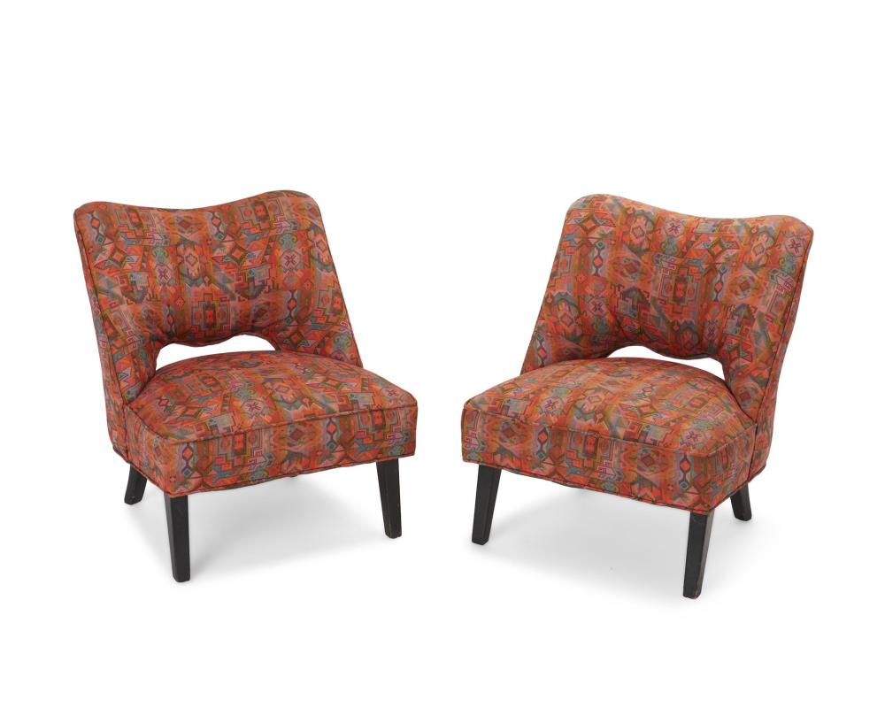 A PAIR OF MODERN LOUNGE CHAIRSA