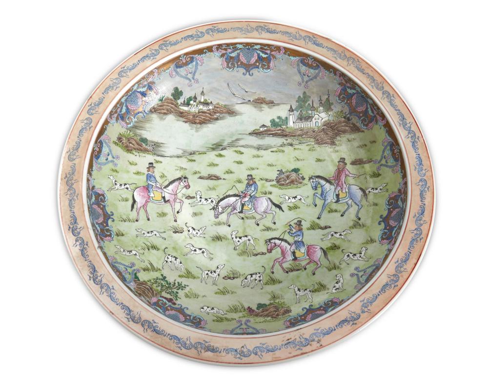 A LARGE CHINESE PORCELAIN CHARGERA