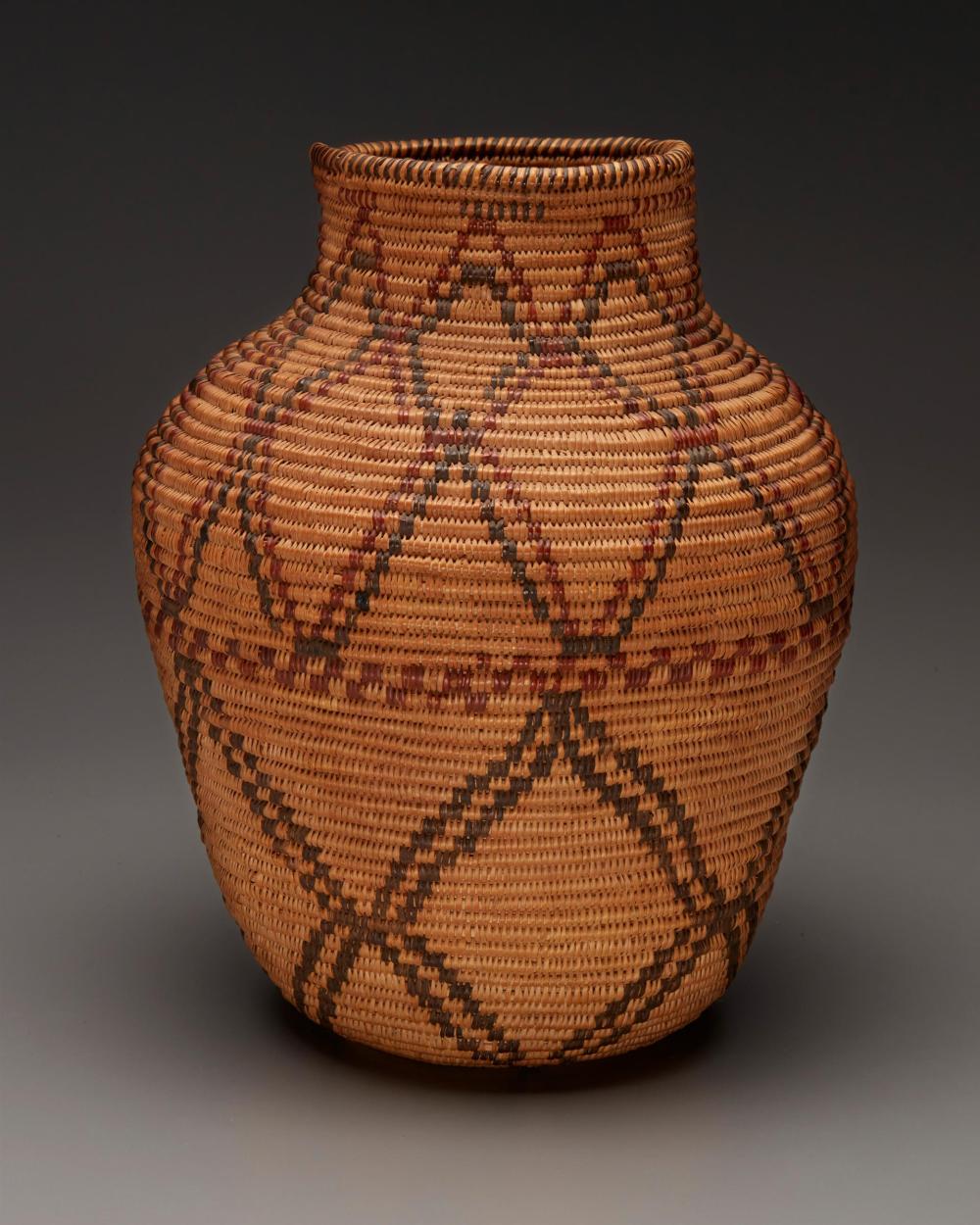 A POLYCHROME APACHE OLLA BASKETA