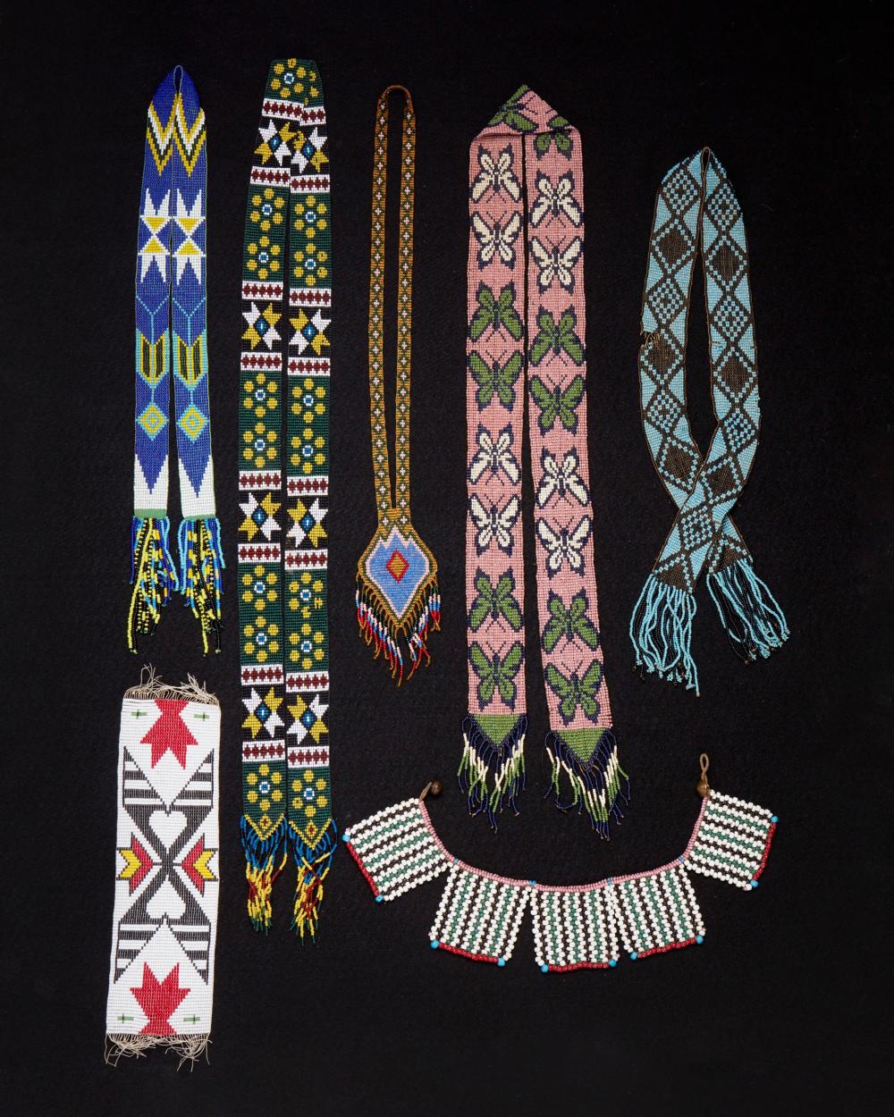 A GROUP OF AMERICAN INDIAN BEADED 3447cb