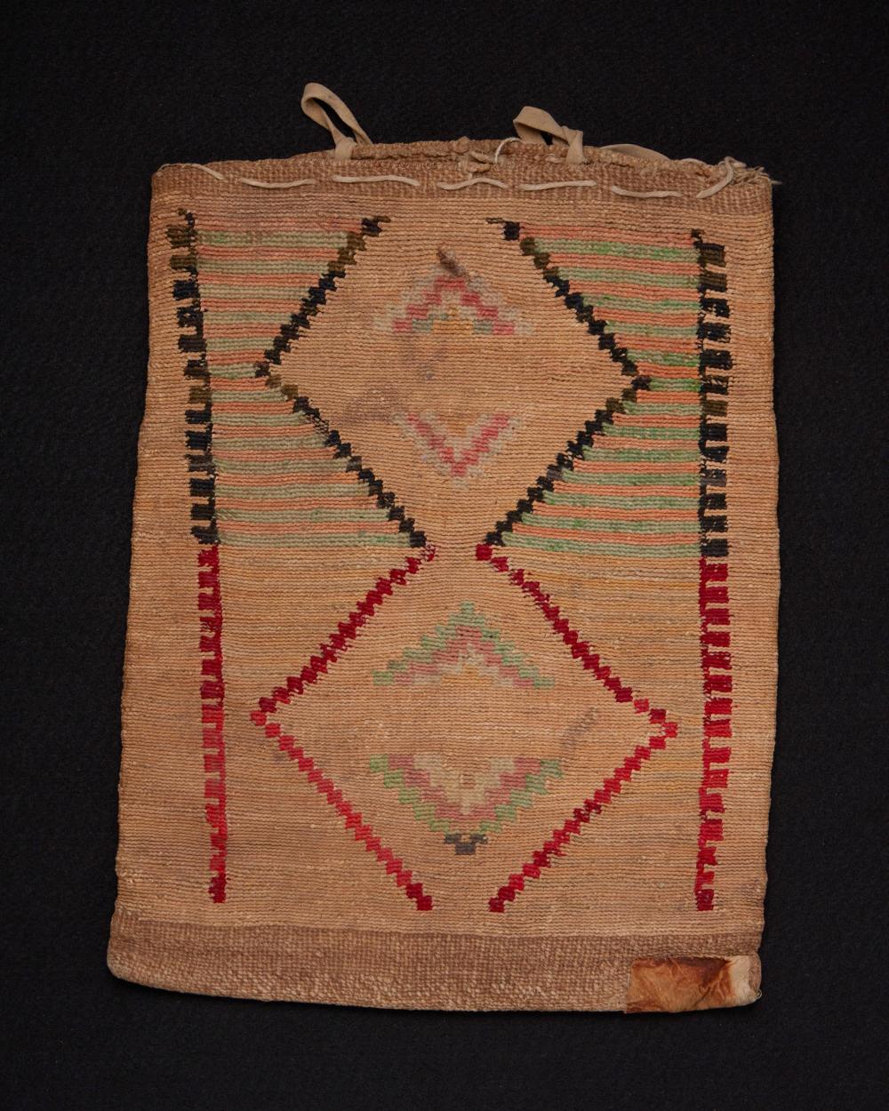 A NEZ PERCE CORN HUSK BAGA Nez Perce