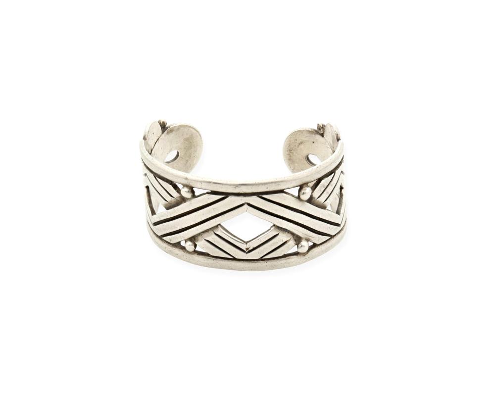 A HéCTOR AGUILAR SILVER CUFF BRACELETA