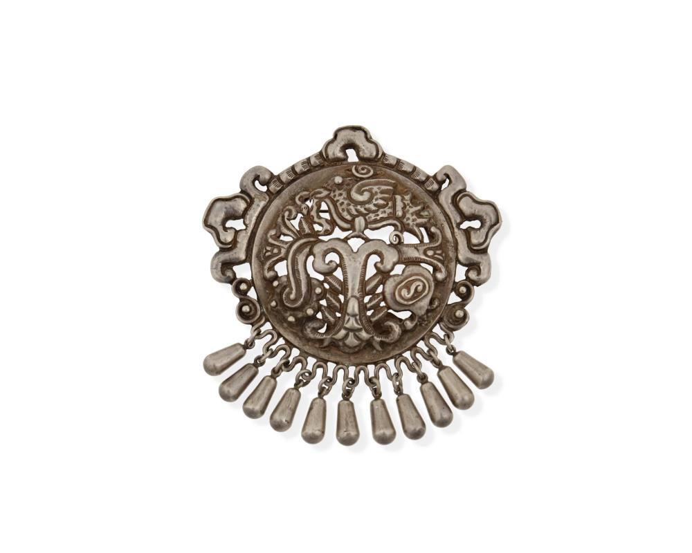 A MATL SILVER REPOUSS BROOCH PENDANTA 34482e