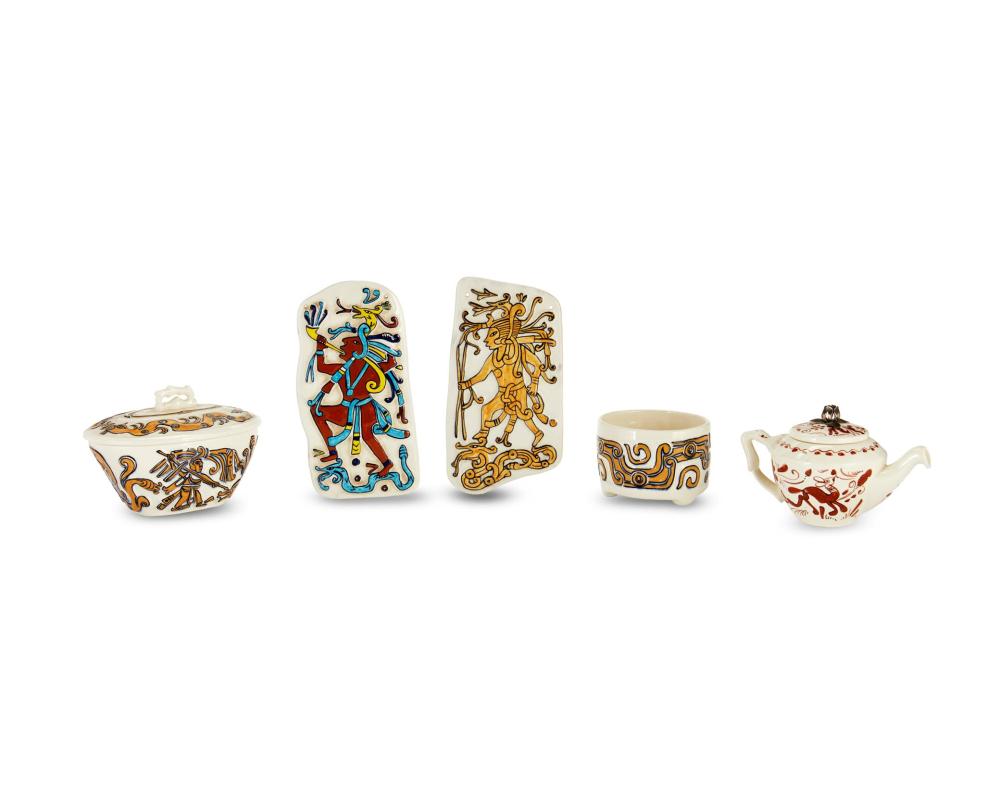 A GROUP OF LOS CASTILLO PORCELAIN ITEMSA