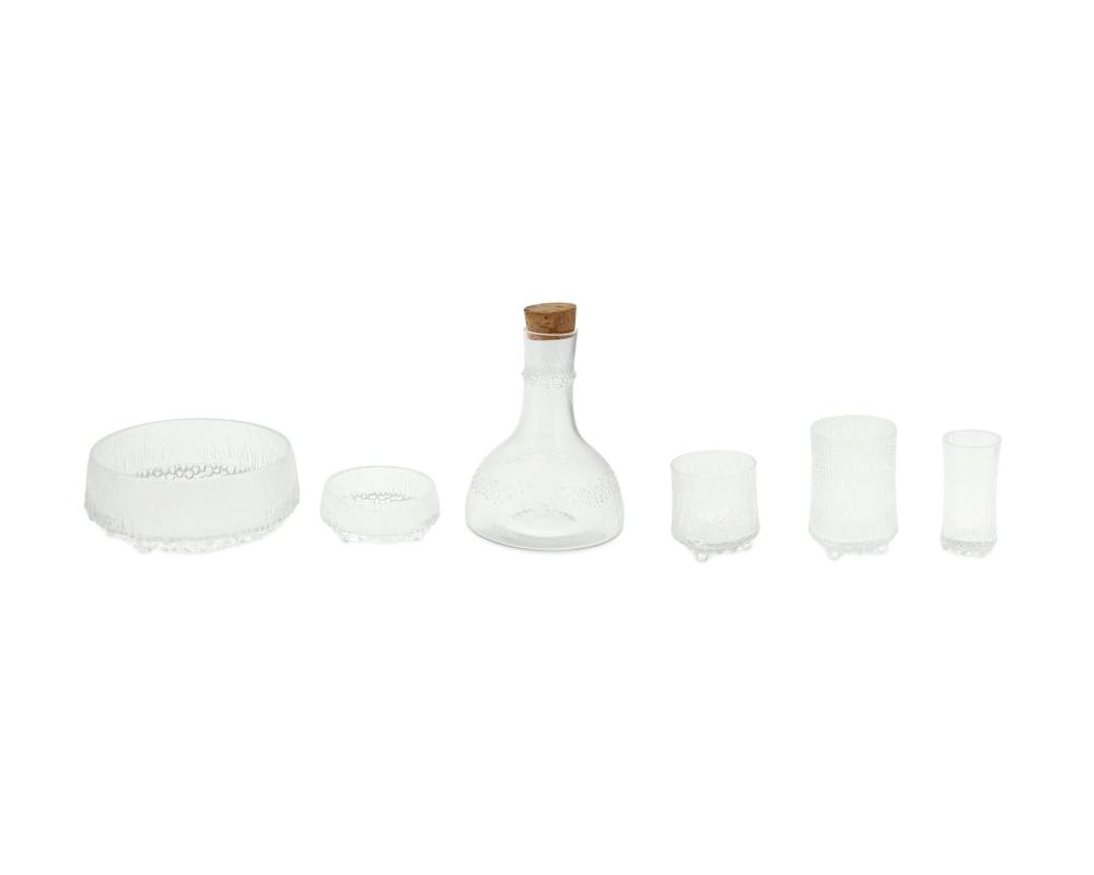 A GROUP OF ULTIMA THULE GLASSWARE 34499d