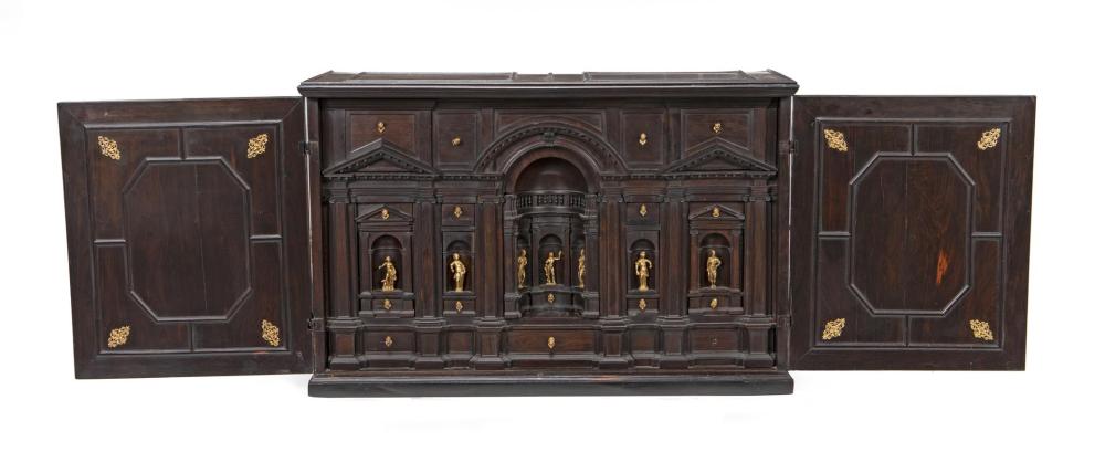 AN ITALIAN CURIO CABINET WITH GILT BRONZE 344adf