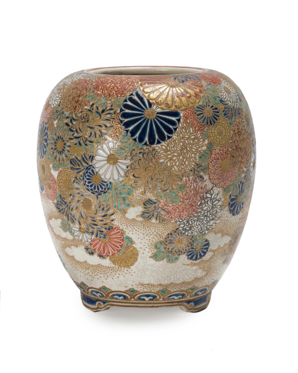 A JAPANESE SATSUMA VASE WITH CHRYSANTHEMUMSA 344dbd