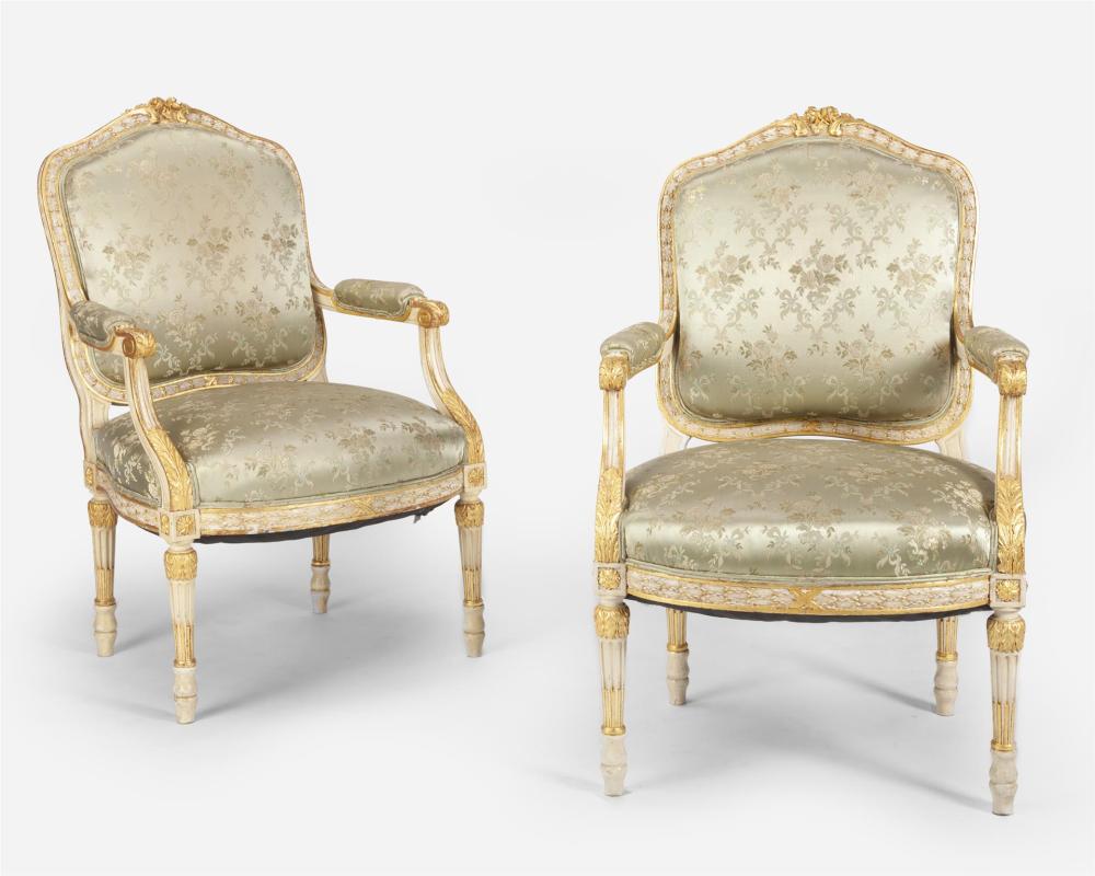 A PAIR OF LOUIS XVI STYLE CARVED 344dfa