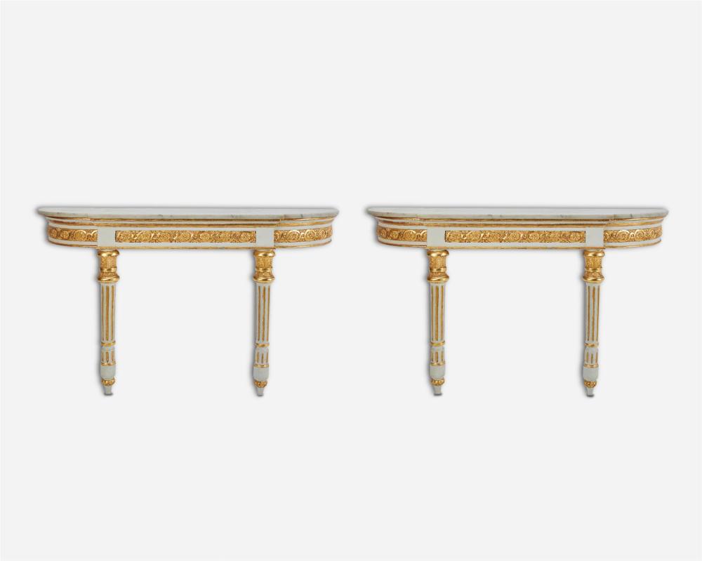 A PAIR OF LOUIS XVI STYLE CARVED 344e78