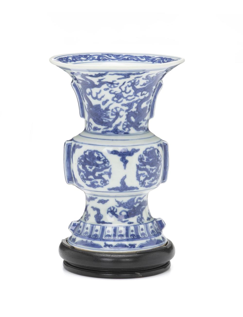 A CHINESE BLUE AND WHITE GLAZED 3450bb