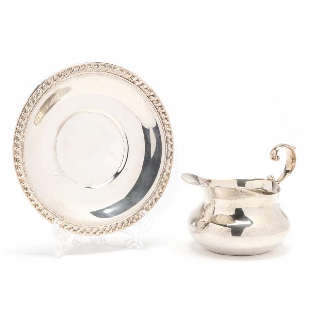 A STERLING SILVER CREAMER AND UNDERPLATE 3453d6