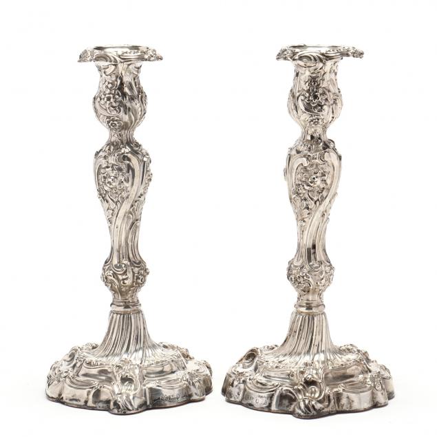 A PAIR OF WILLIAM IV SILVER CANDLESTICKS,