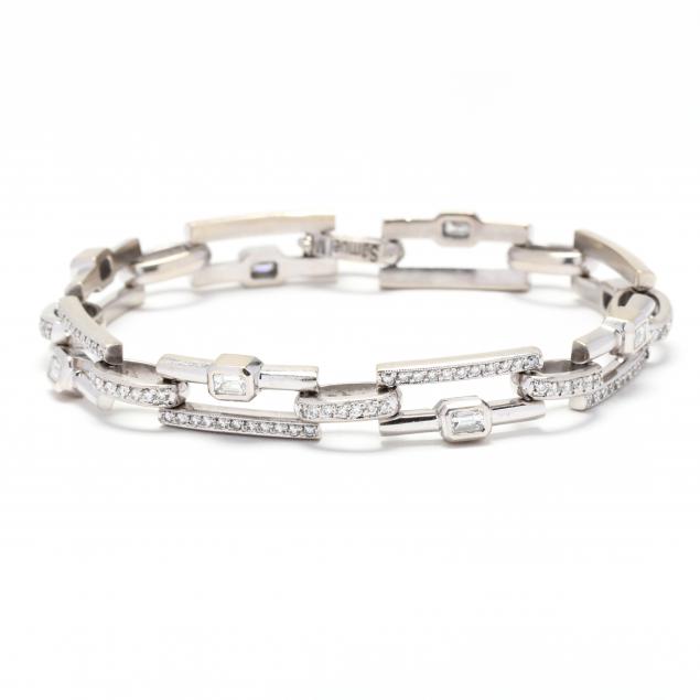 WHITE GOLD AND DIAMOND BRACELET,