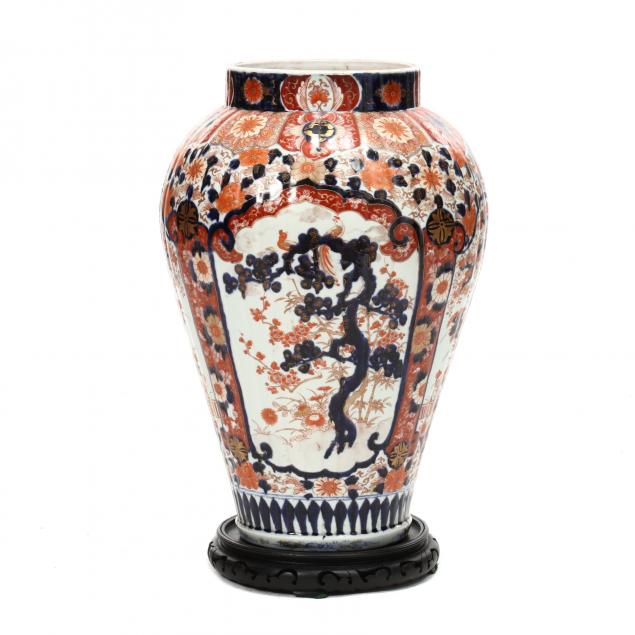 A LARGE JAPANESE IMARI PORCELAIN 3454ab