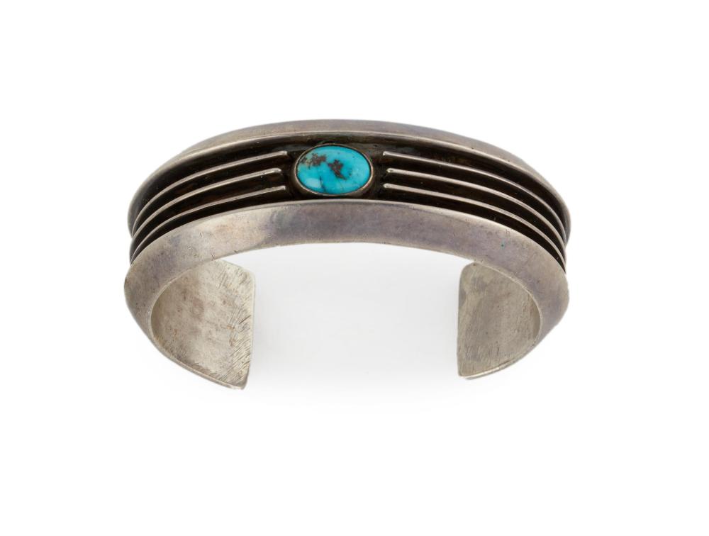 A NAVAJO SILVER CUFF BRACELETA