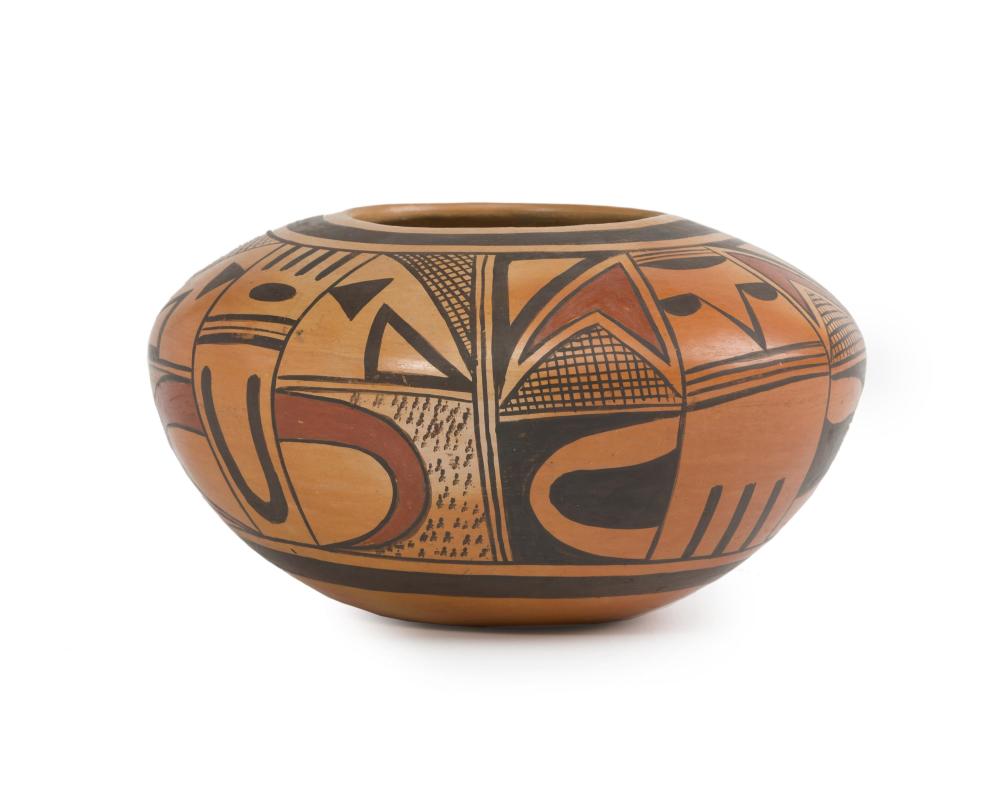 A HOPI LEAH NAMPEYO POTTERY BOWLA Hopi