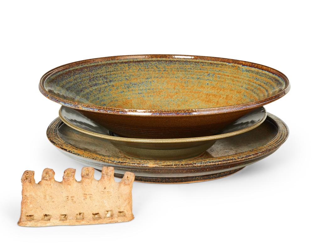 THREE JAPANESE STUDIO CERAMIC ITEMS