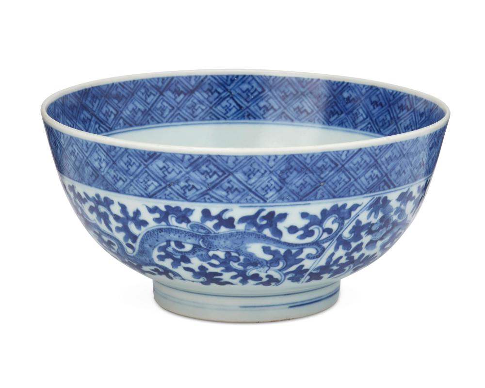 A CHINESE BLUE AND WHITE PORCELAIN 343356