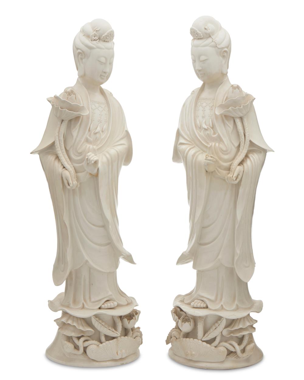 A PAIR OF CHINESE DEHUA STYLE PORCELAIN 3433bf