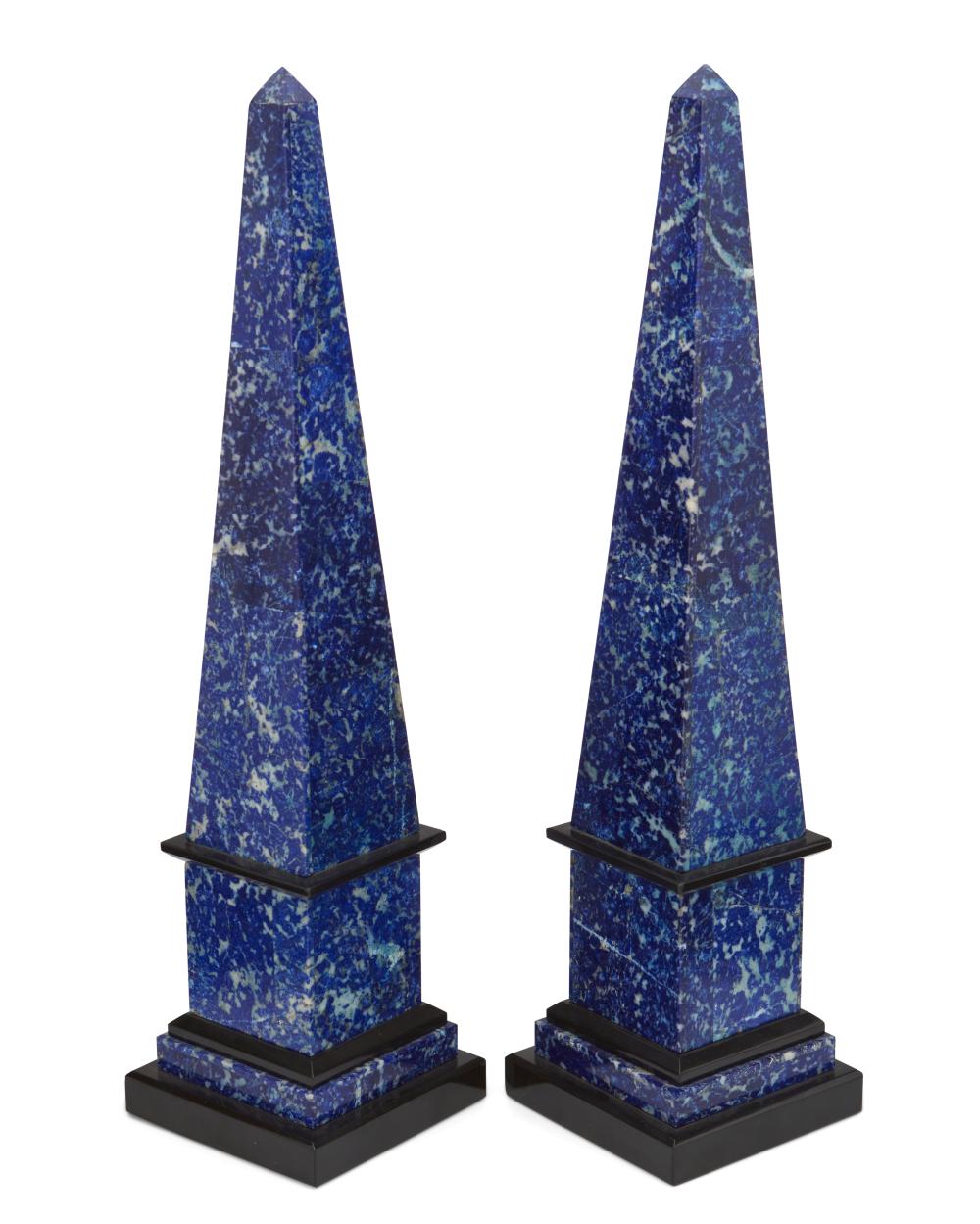 A PAIR OF CARVED LAPIS LAZULI STONE 3434d0