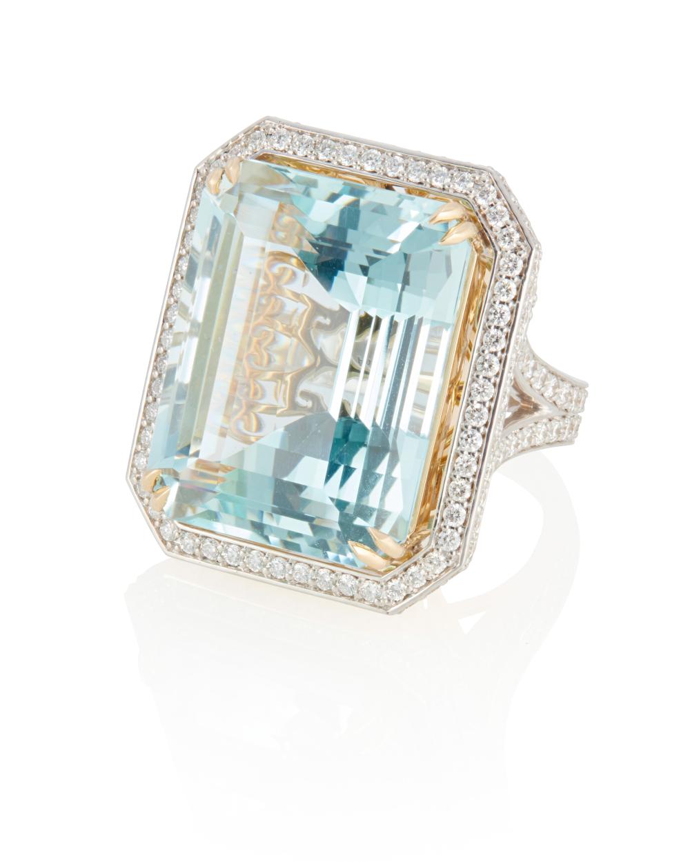 AN AQUAMARINE AND DIAMOND RINGAn