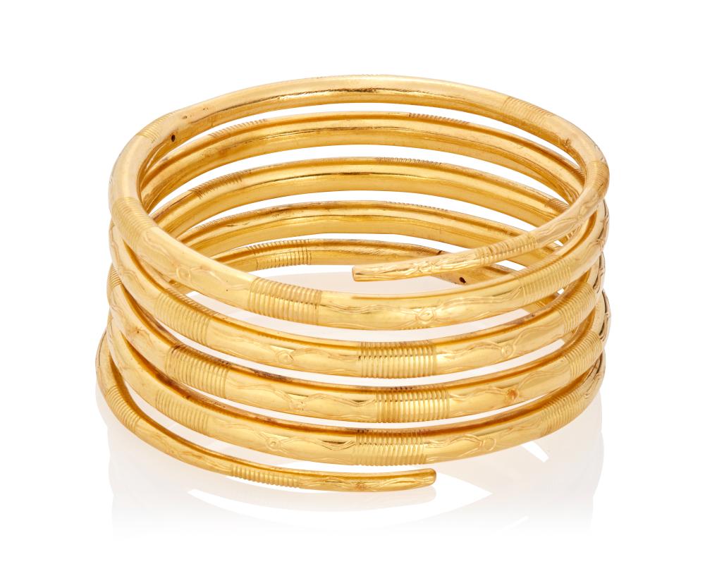 A HIGH KARAT GOLD BANGLE BRACELETA 34352e