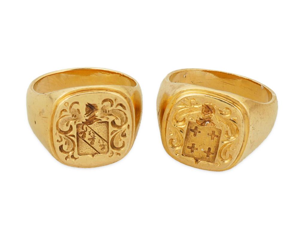 TWO GOLD SIGNET RINGSTwo gold signet 343578