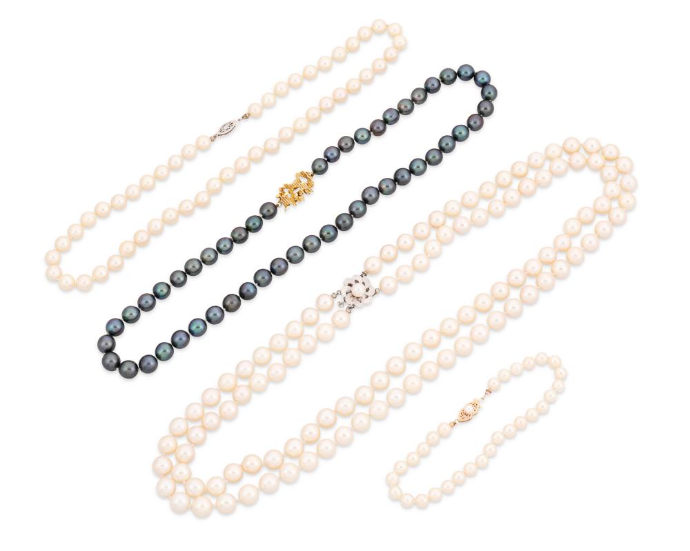 A GROUP OF CULTURED PEARL JEWELRYA 3435ca