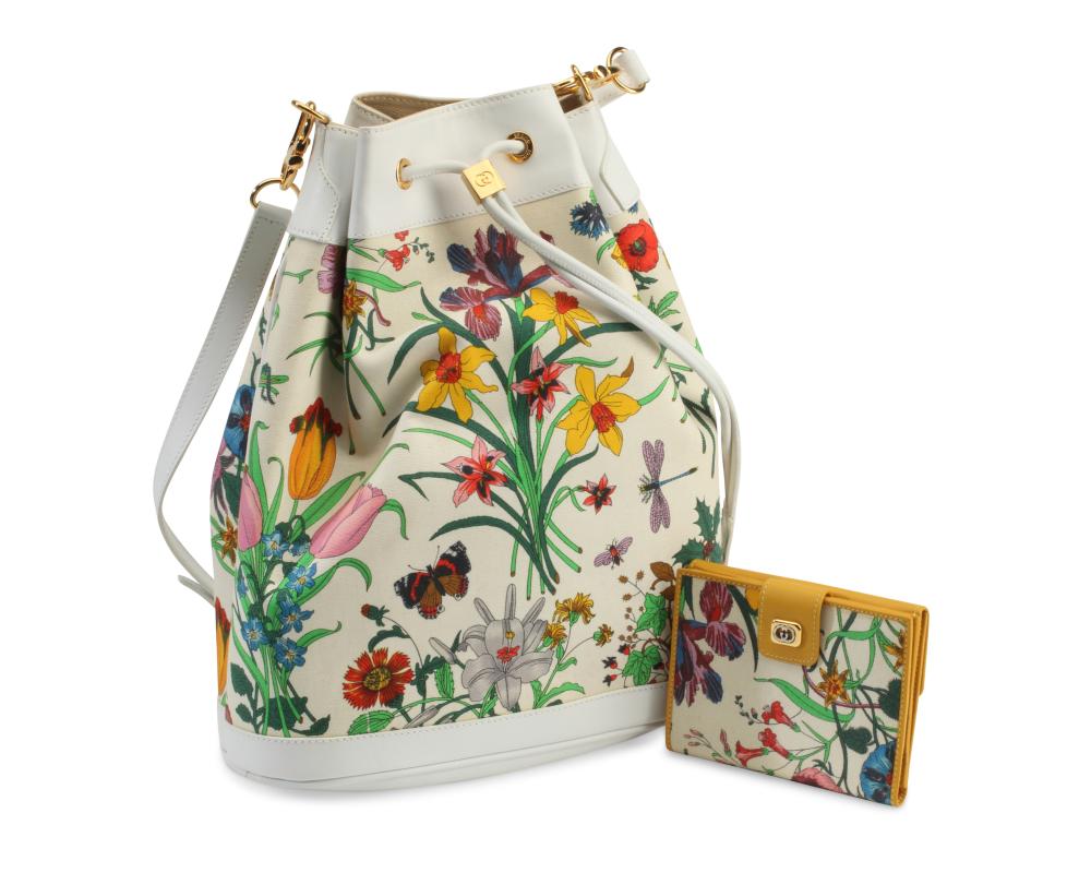 A VINTAGE GUCCI FLORAL CANVAS PURSE