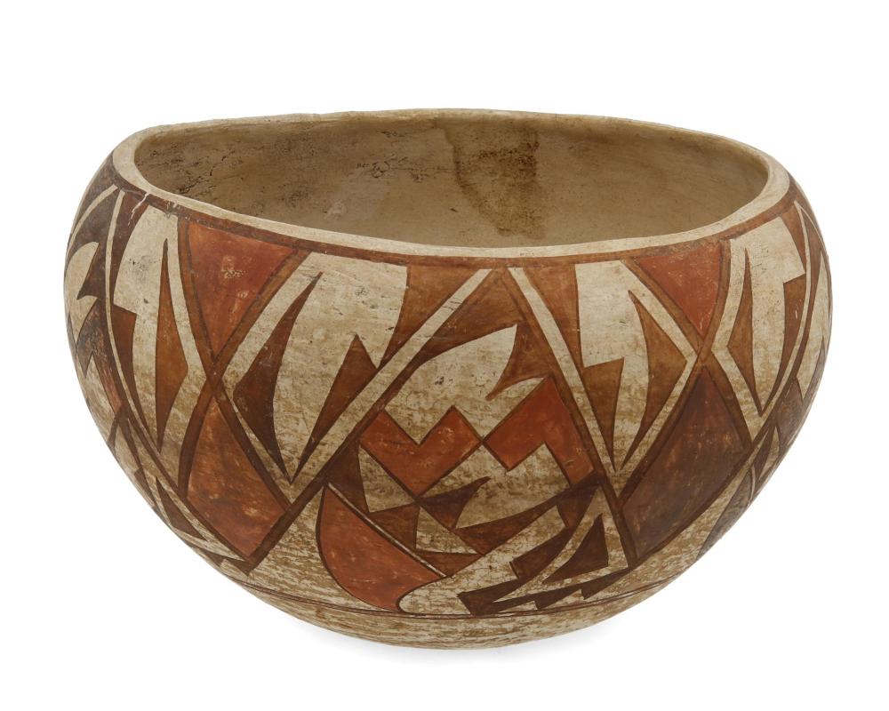 AN ACOMA POTTERY BOWLAn Acoma pottery