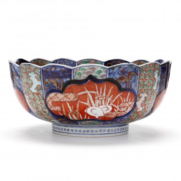 A JAPANESE IMARI CENTER BOWL Meiji 34670c