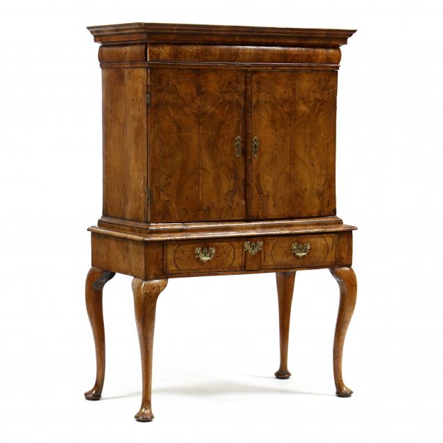 GEORGE I BURL WALNUT CABINET ON 34672b