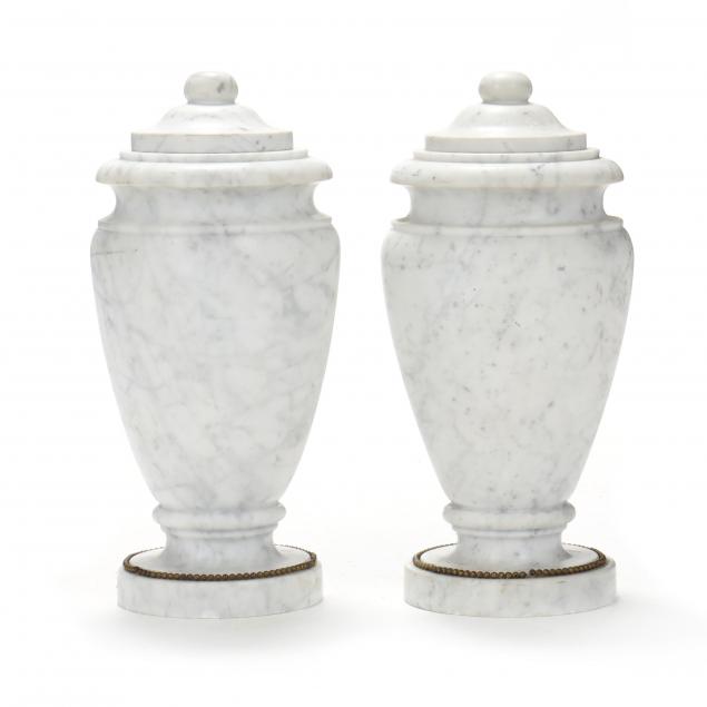 A PAIR OF CARVED WHITE MARBLE URNS