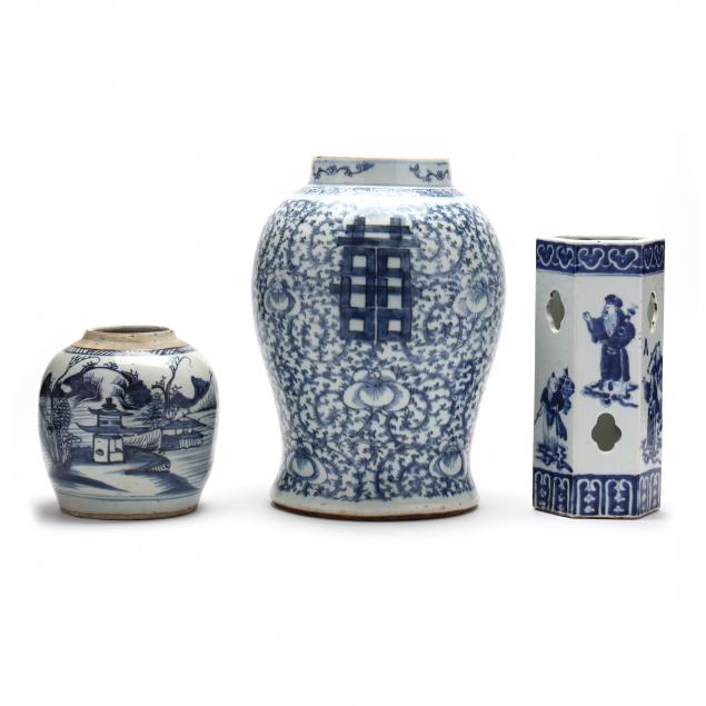 THREE CHINESE BLUE AND WHITE PORCELAIN 346924