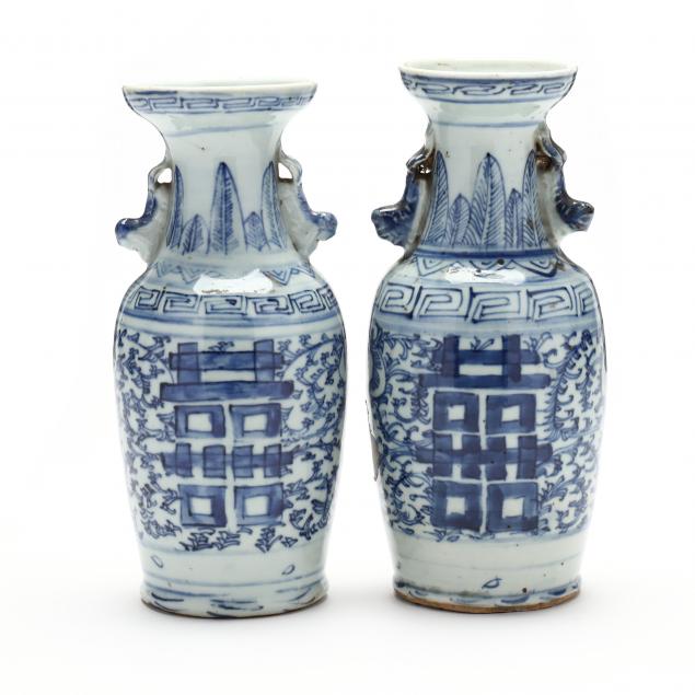 A PAIR OF CHINESE BLUE AND WHITE