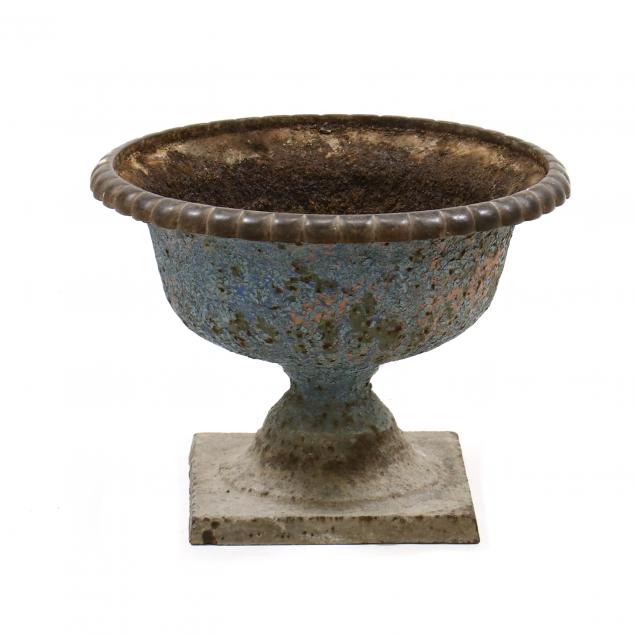 ANTIQUE CLASSICAL STYLE CAST IRON GARDEN