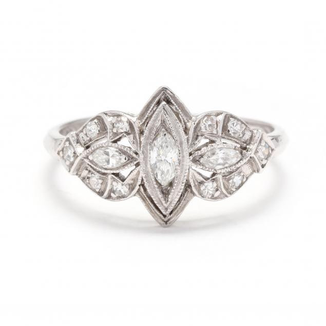 VINTAGE PLATINUM AND DIAMOND RING The