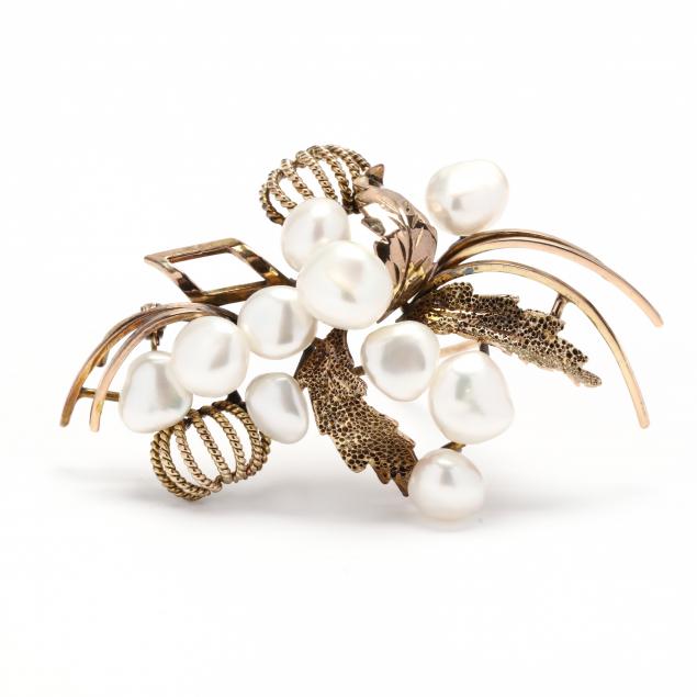 GOLD AND PEARL BROOCH Designed in a