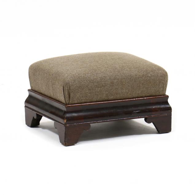 AMERICAN CLASSICAL MAHOGANY FOOTSTOOL