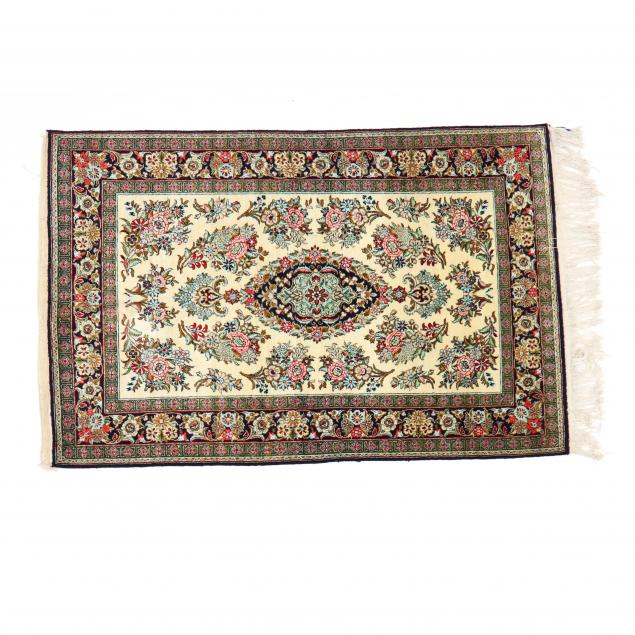 FLORAL AREA RUG Ivory field with center