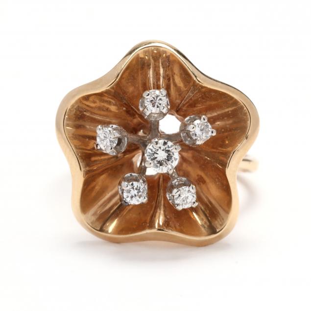 GOLD AND DIAMOND FLOWER MOTIF RING In