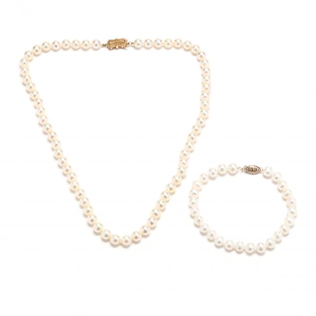 PEARL NECKLACE AND BRACELET The 34715a