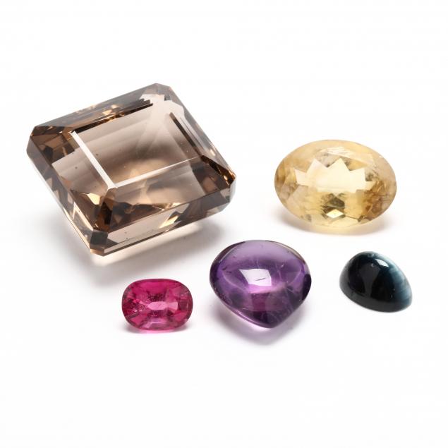 A GROUP OF LOOSE GEMSTONES To include 34717f