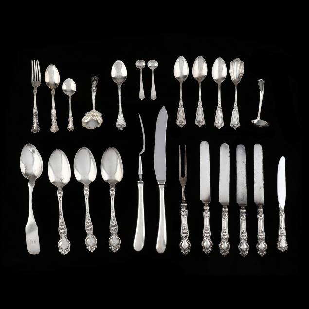 A GROUPING OF STERLING SILVER FLATWARE