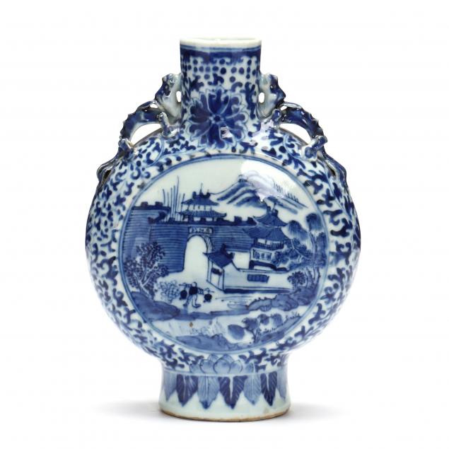 A CHINESE BLUE AND WHITE PORCELAIN