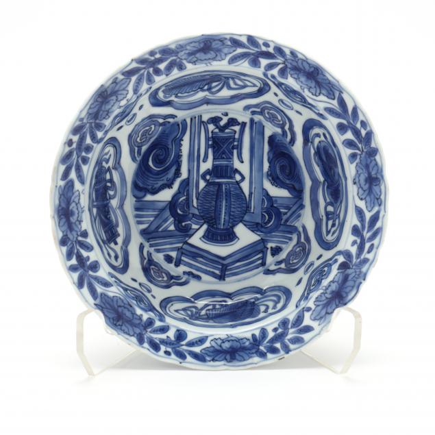 A CHINESE PORCELAIN BLUE AND WHITE