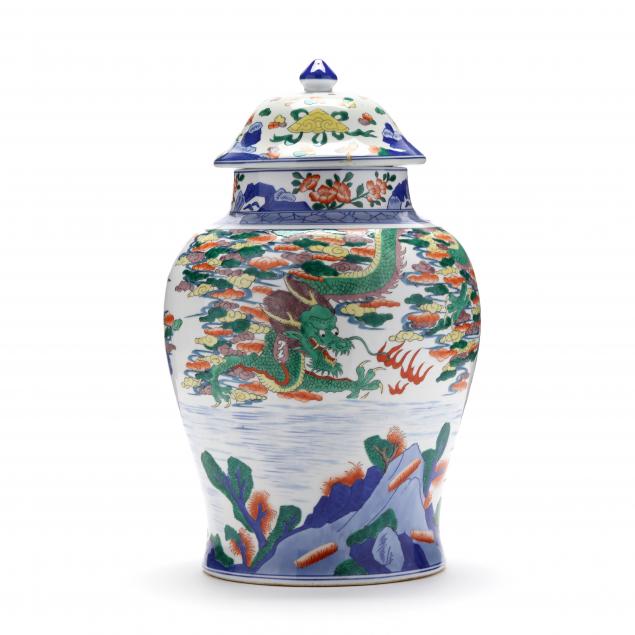 A CHINESE STYLE LARGE TEMPLE JAR 347286