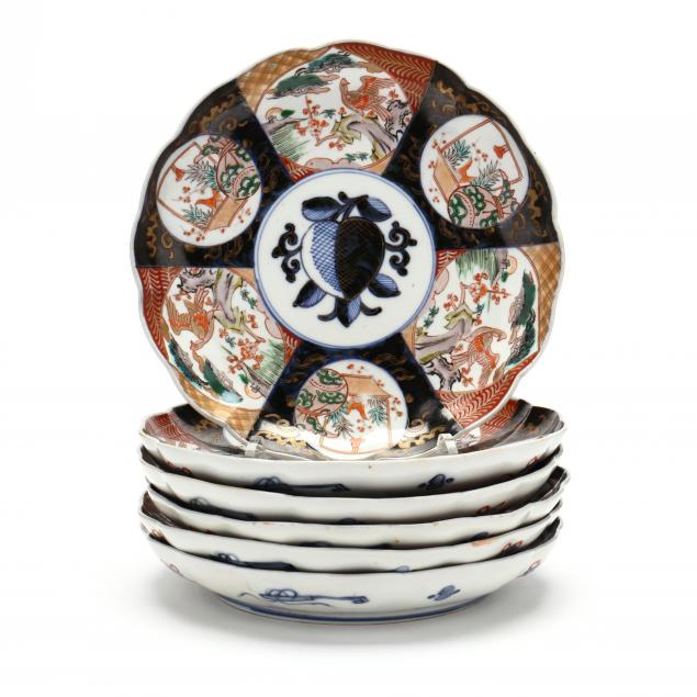 A SET OF SIX JAPANESE IMARI PORCELAIN 3472ac